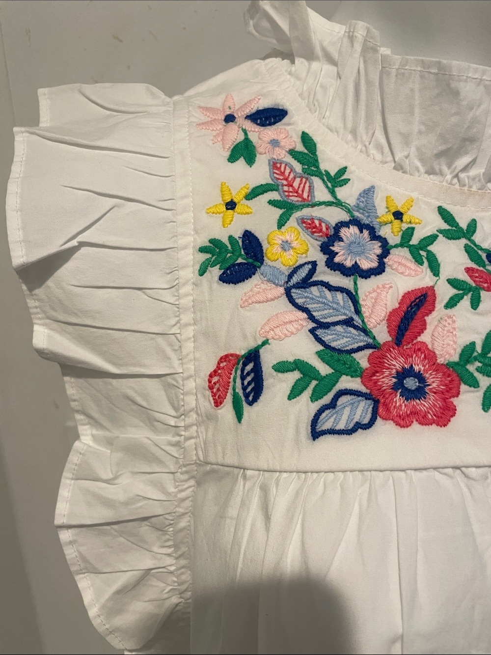 NWT Crown & Ivy  White Sleeveless Embroidered Ruffle Yoke Top - Picture 2 of 12